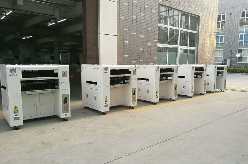 重慶客戶SMT設(shè)備專車送貨，貨到上門安裝調(diào)試